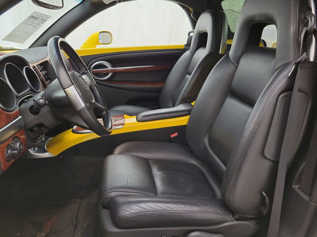 Used 2004 Chevrolet SSR w/ Preferred Equipment Group image 9