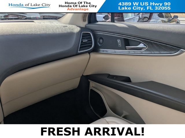 Used 2019 Lincoln Nautilus Reserve image 17