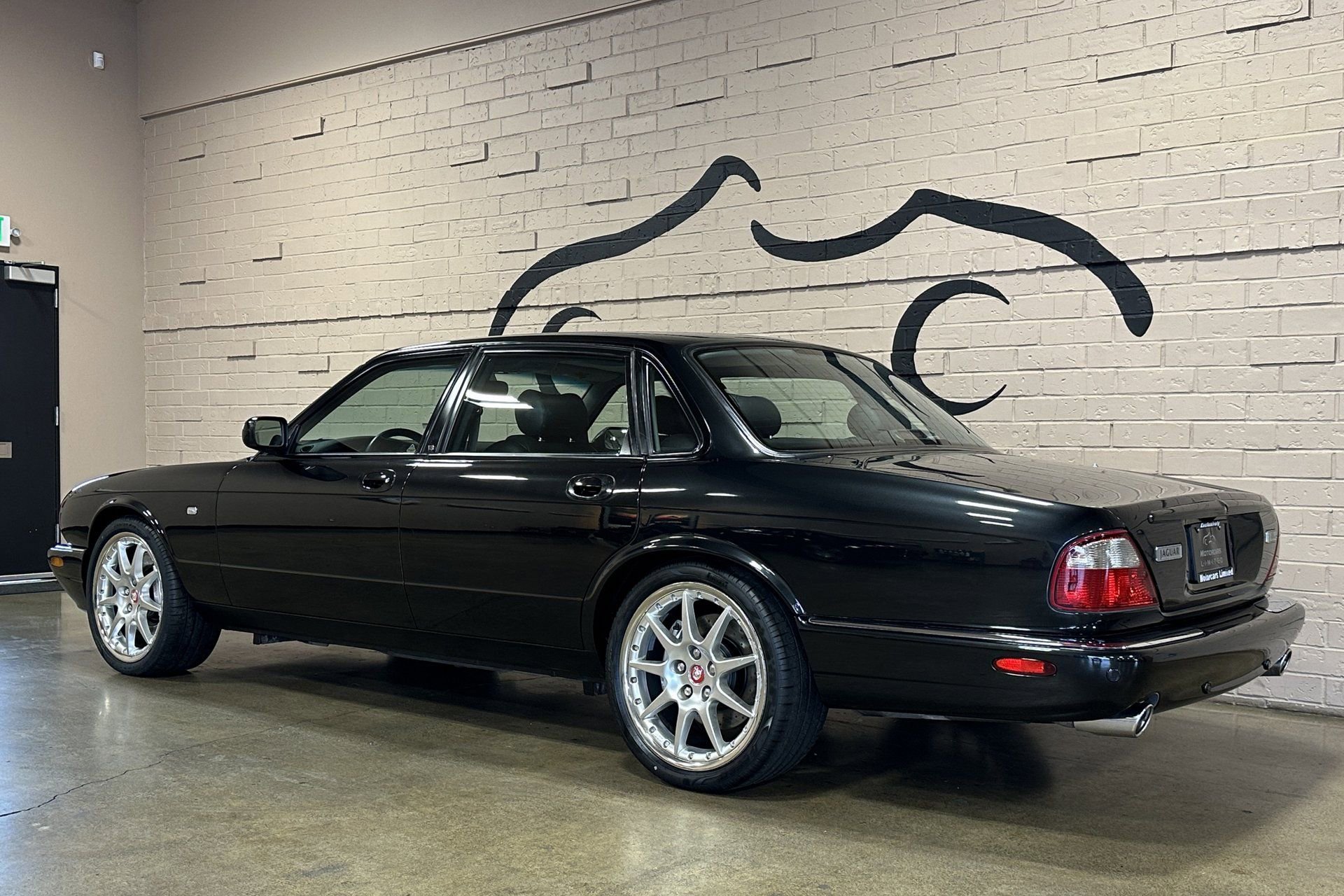 Used 2002 Jaguar XJ8 image 8