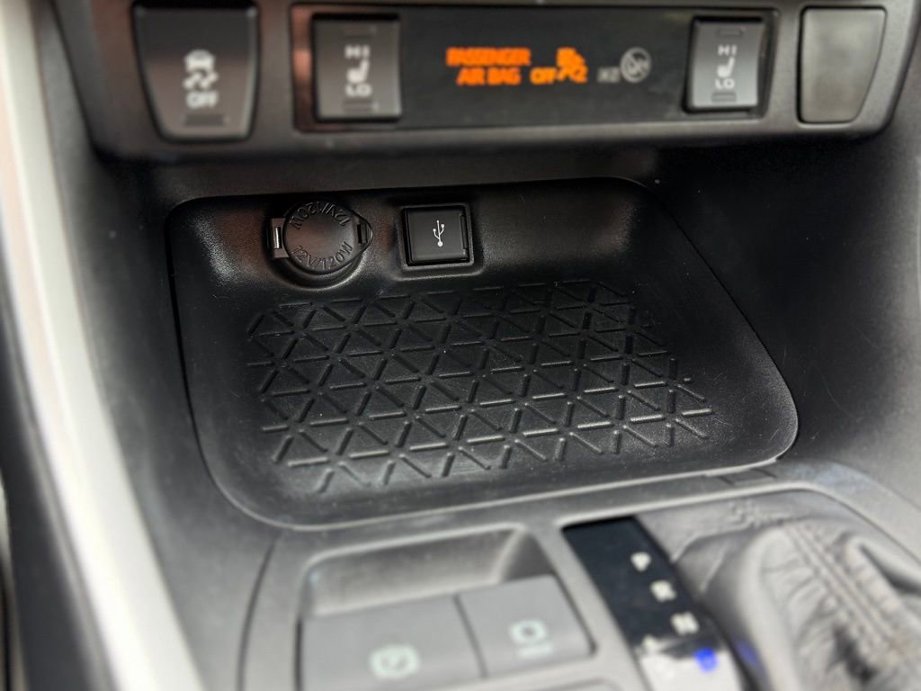 Used 2020 Toyota RAV4 XLE image 16