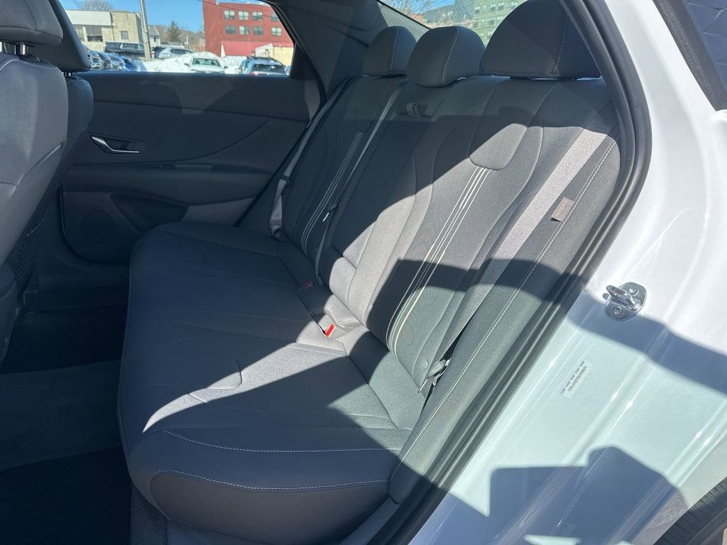 Certified 2025 Hyundai Elantra SEL image 18