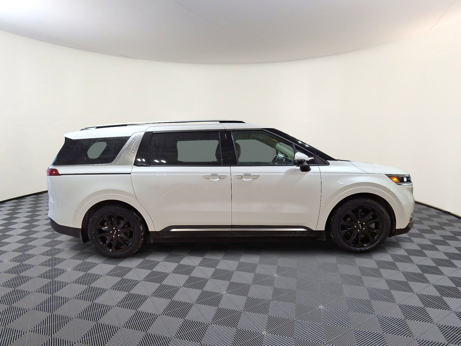 Used 2024 Kia Carnival SX image 7