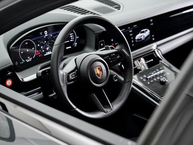 Certified 2025 Porsche Panamera 4 image 9
