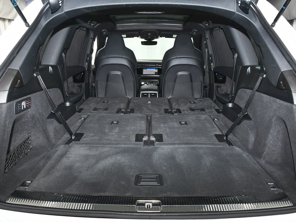 Used 2021 Audi SQ7 Premium Plus w/ Executive Package image 79