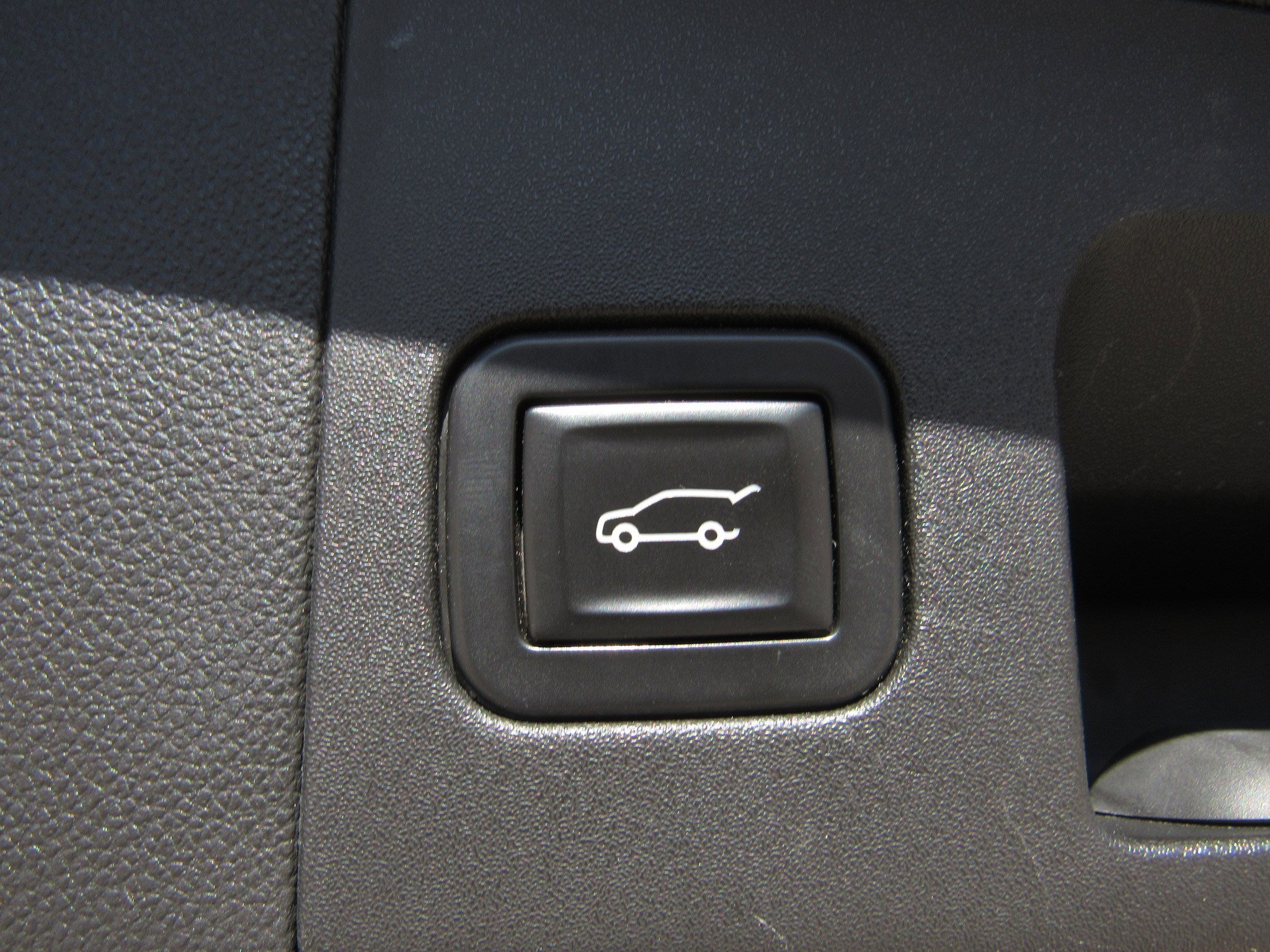 Used 2017 Cadillac XT5 Luxury w/ Driver Awareness Package image 14