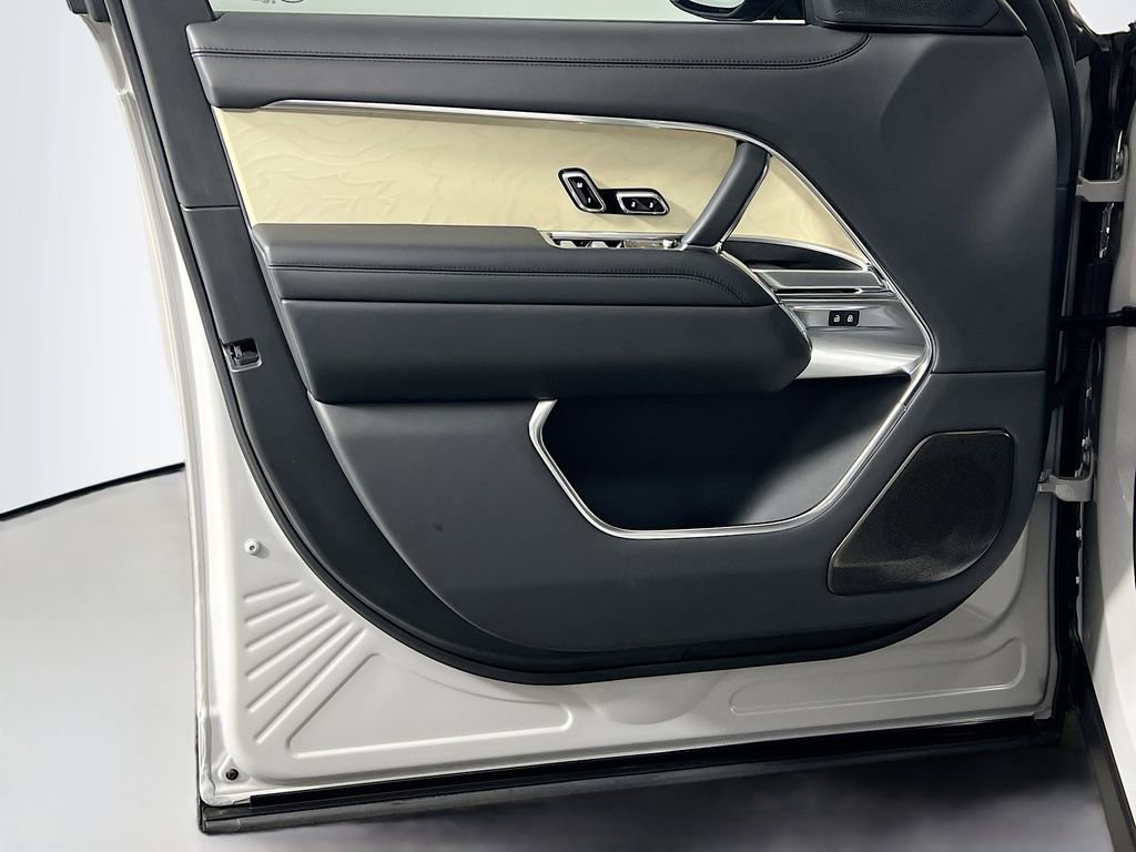 Used 2023 Land Rover Range Rover SV image 18