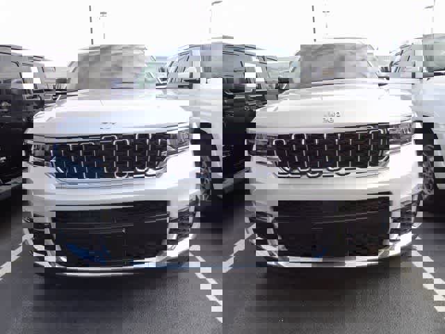 Used 2023 Jeep Grand Cherokee L Limited image 2