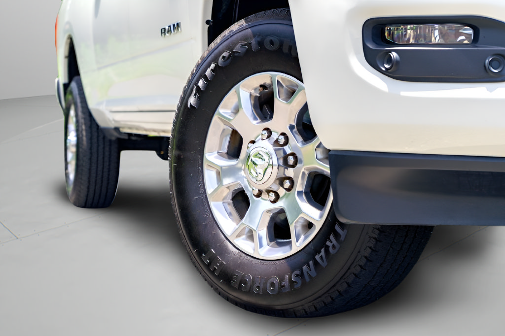 Used 2024 RAM 3500 Laramie AWD/4WD image 2