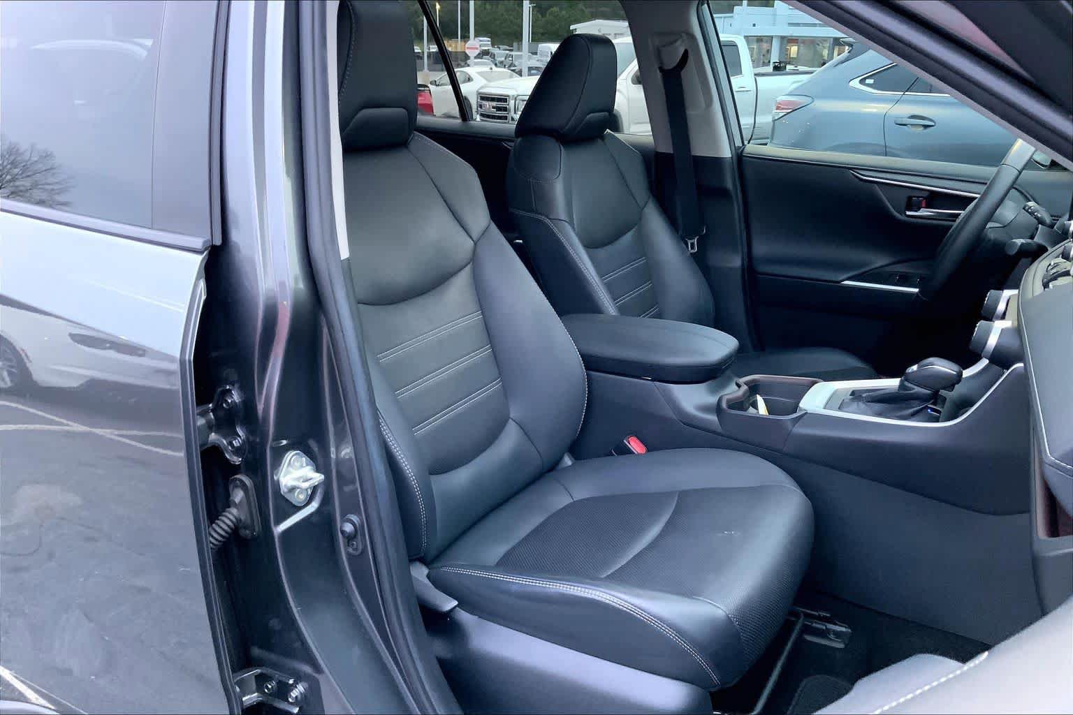 Used 2019 Toyota RAV4 Limited image 9