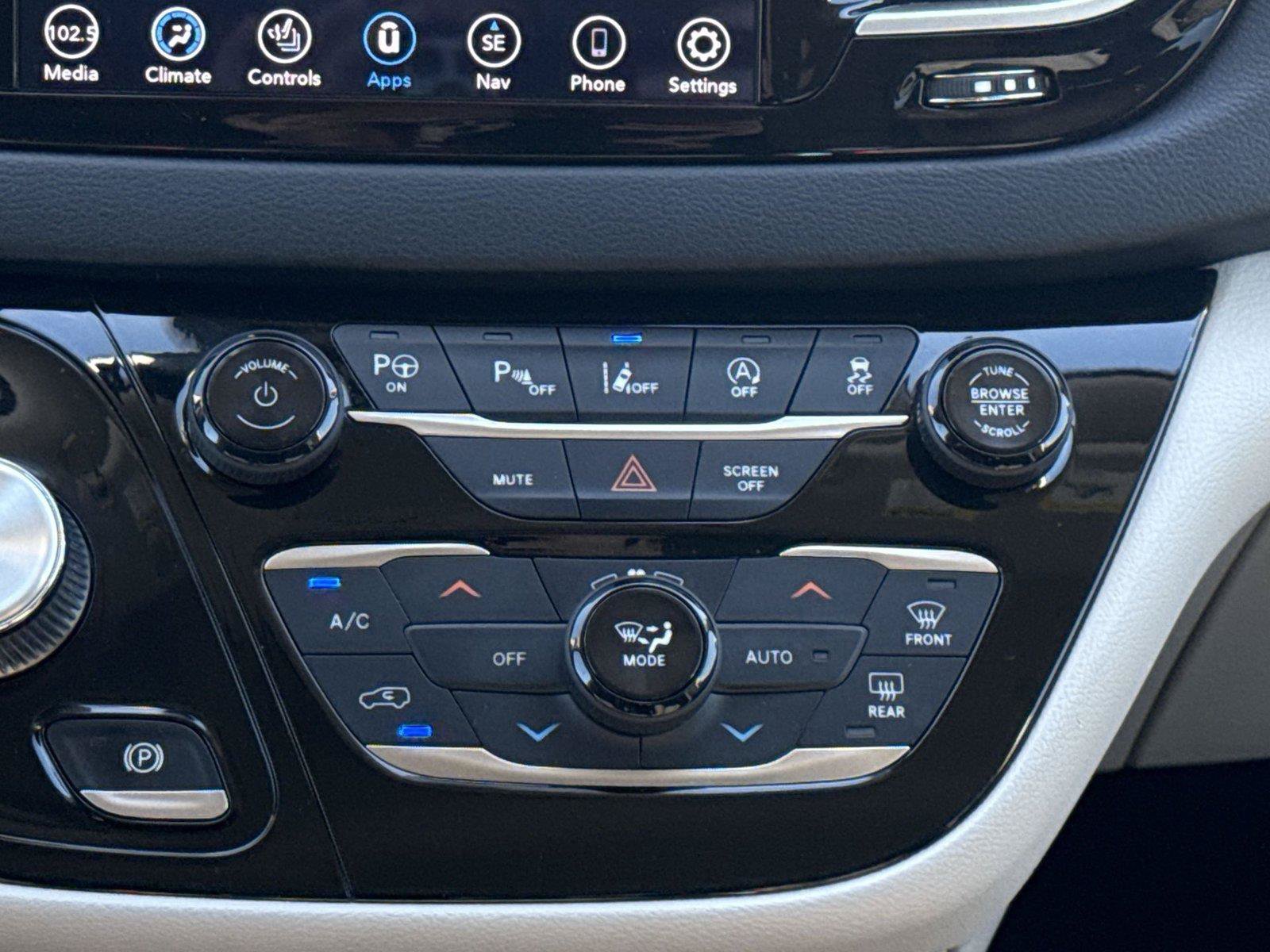 Used 2019 Chrysler Pacifica Touring Plus w/ Advanced Safetytec Group FWD image 28