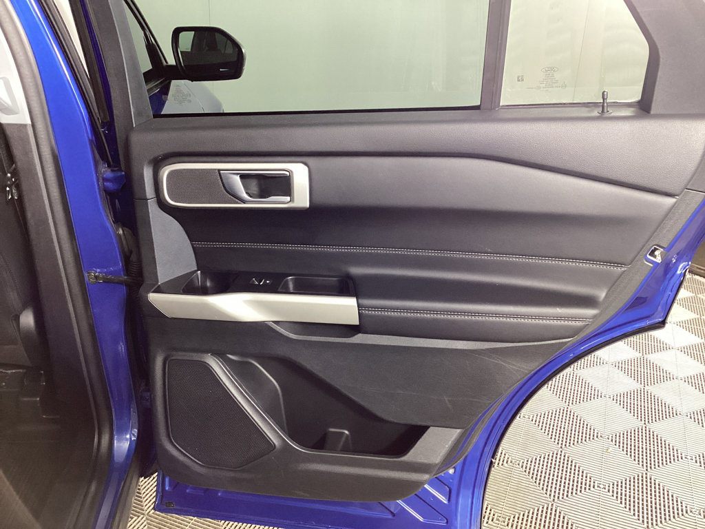 Used 2022 Ford Explorer XLT w/ Equipment Group 202A image 11