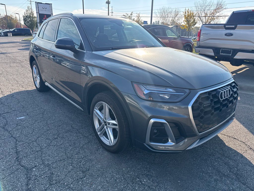 Used 2024 Audi Q5 e Premium w/ Convenience Package AWD/4WD image 3