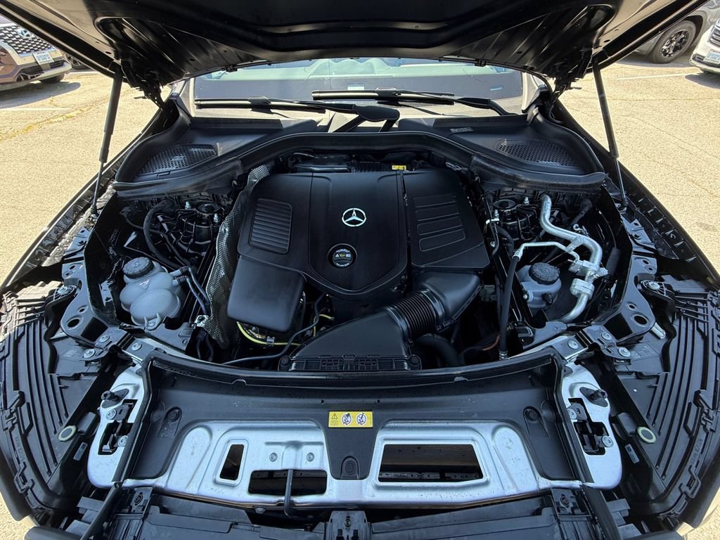 Used 2025 Mercedes-Benz GLC 300 4MATIC image 26
