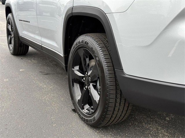 New 2025 Jeep Grand Cherokee L Altitude image 6