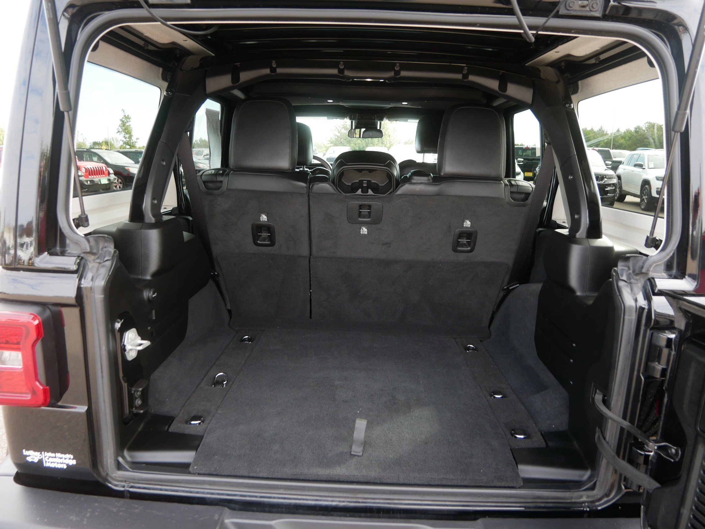 Used 2024 Jeep Wrangler Sahara image 17