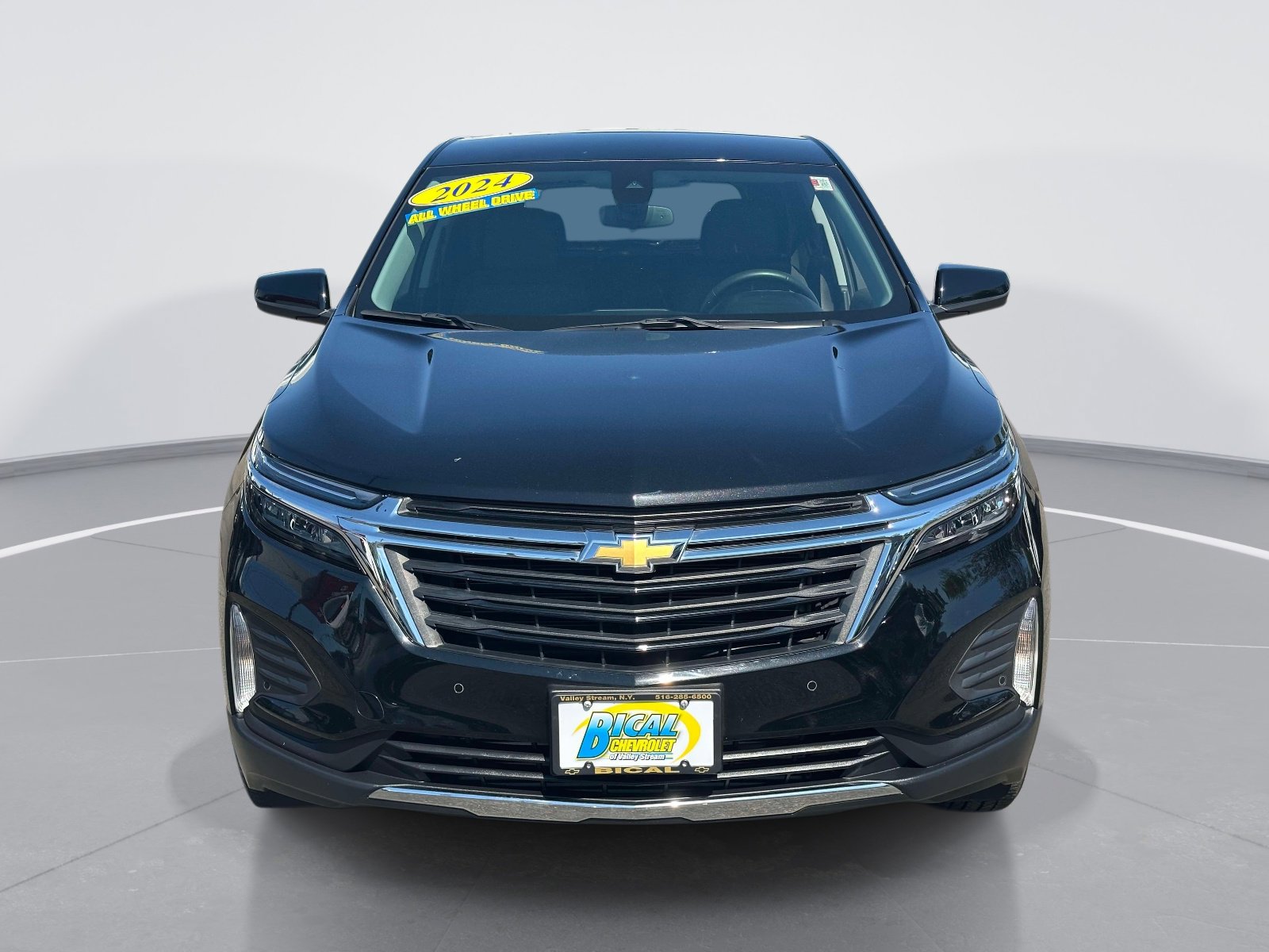 Used 2024 Chevrolet Equinox LT AWD/4WD image 2