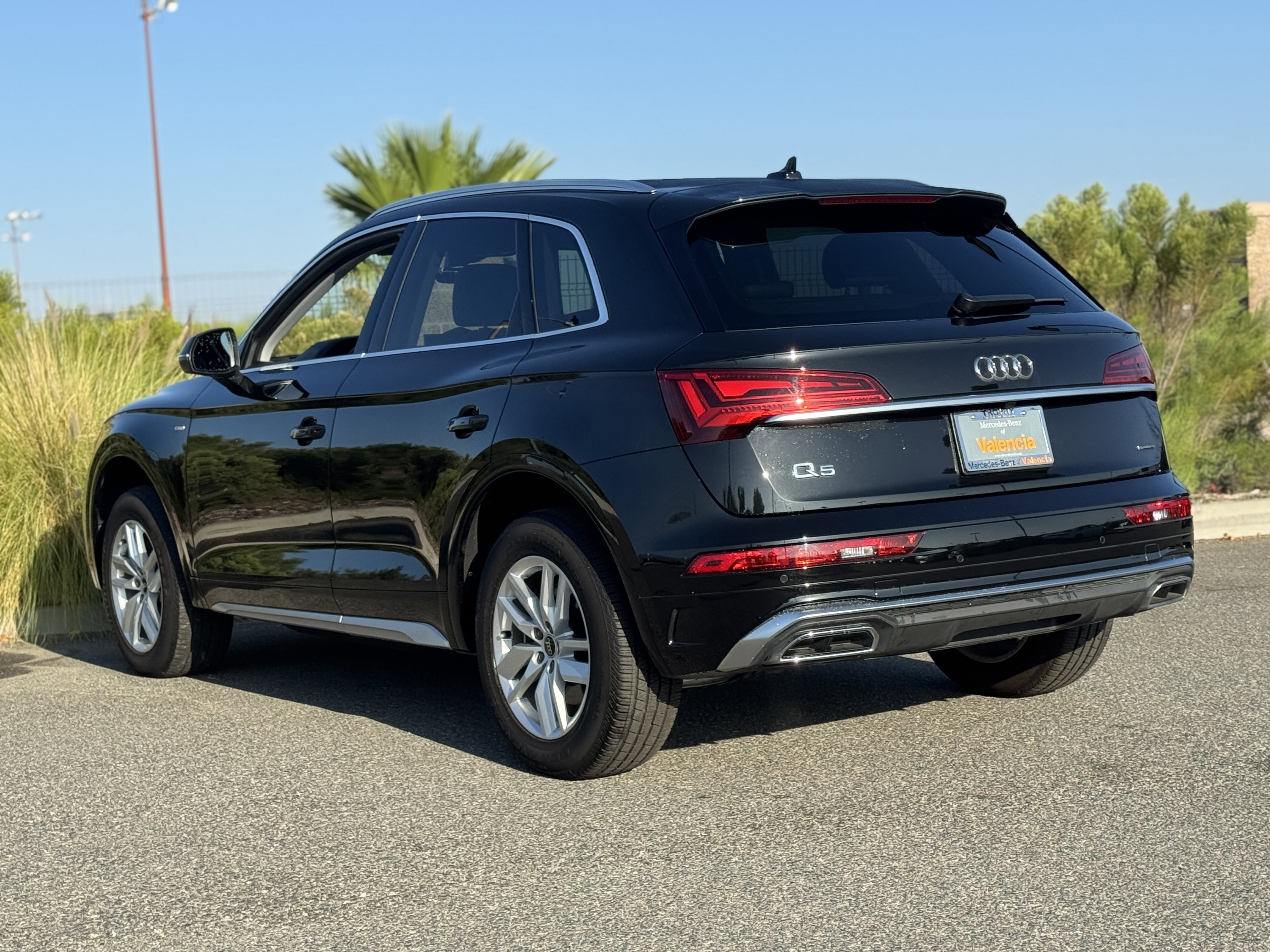 Used 2024 Audi Q5 2.0T Premium w/ Convenience Package image 9