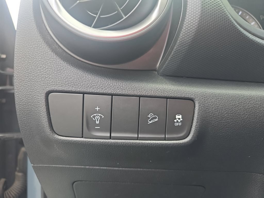 Used 2022 Hyundai Kona SEL AWD/4WD image 16