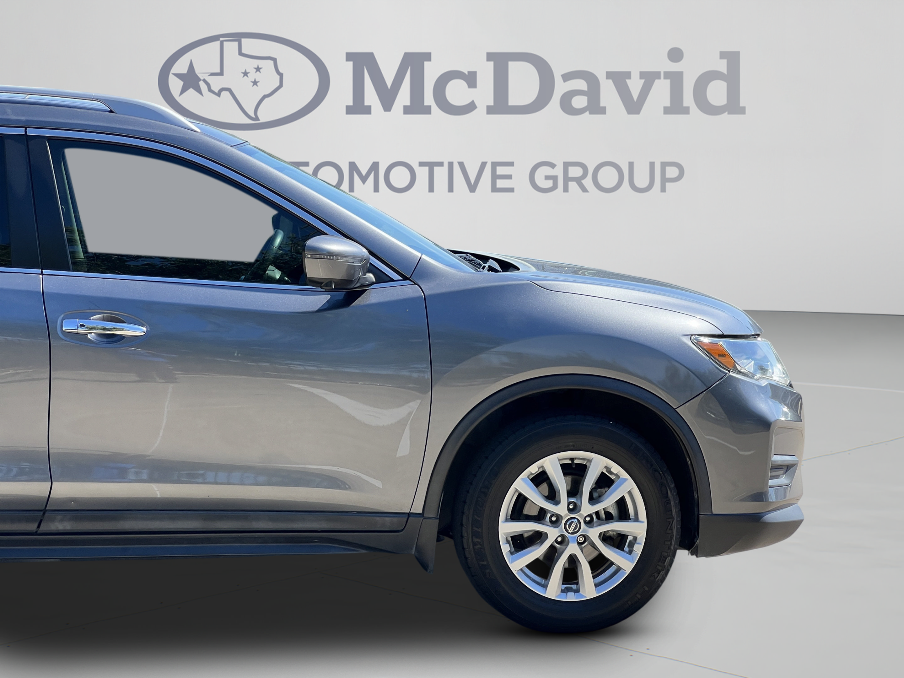 Used 2017 Nissan Rogue SV w/ Sun & Sound Touring Package FWD image 12
