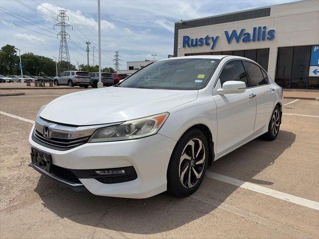 Used 2017 Honda Accord EX image 2