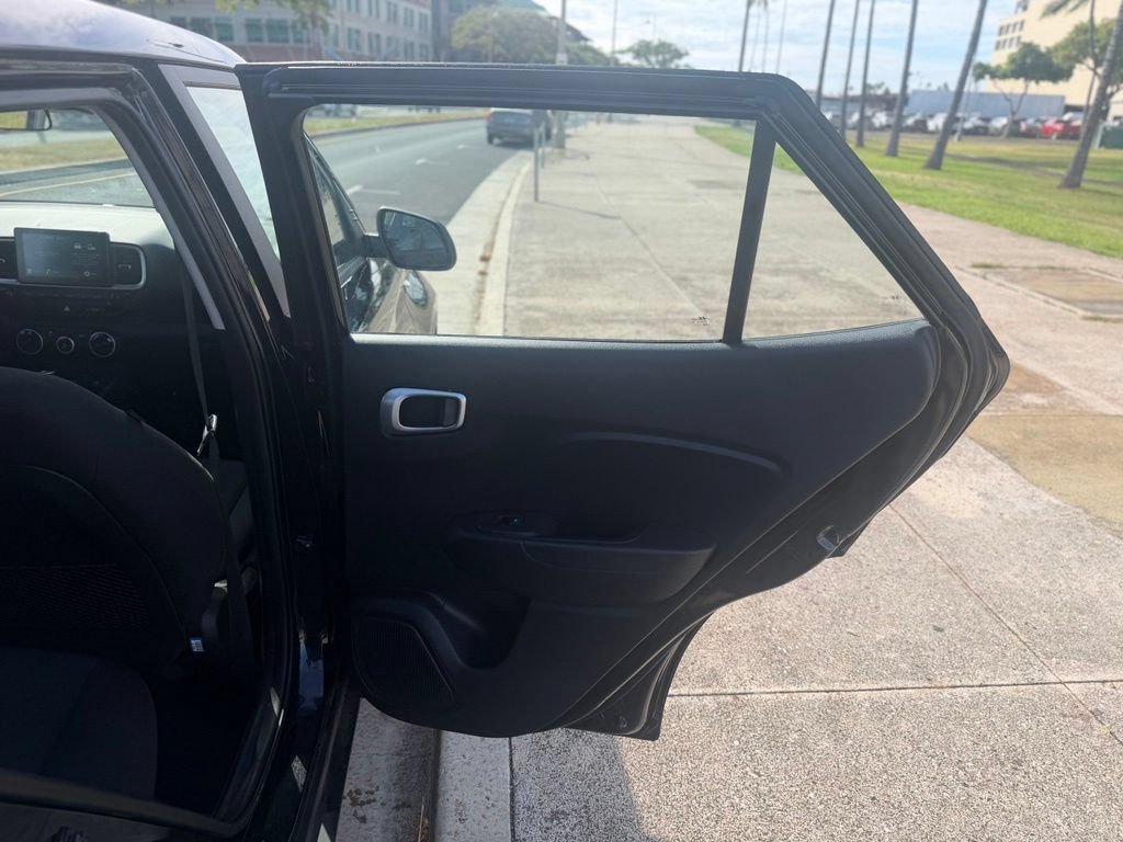 Used 2020 Hyundai Venue SE FWD image 17