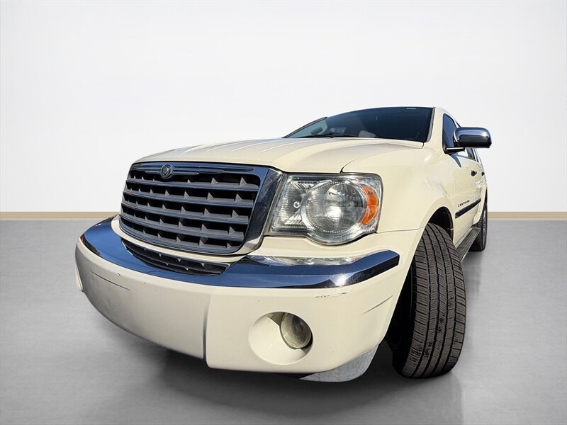 Used 2007 Chrysler Aspen Limited RWD image 8