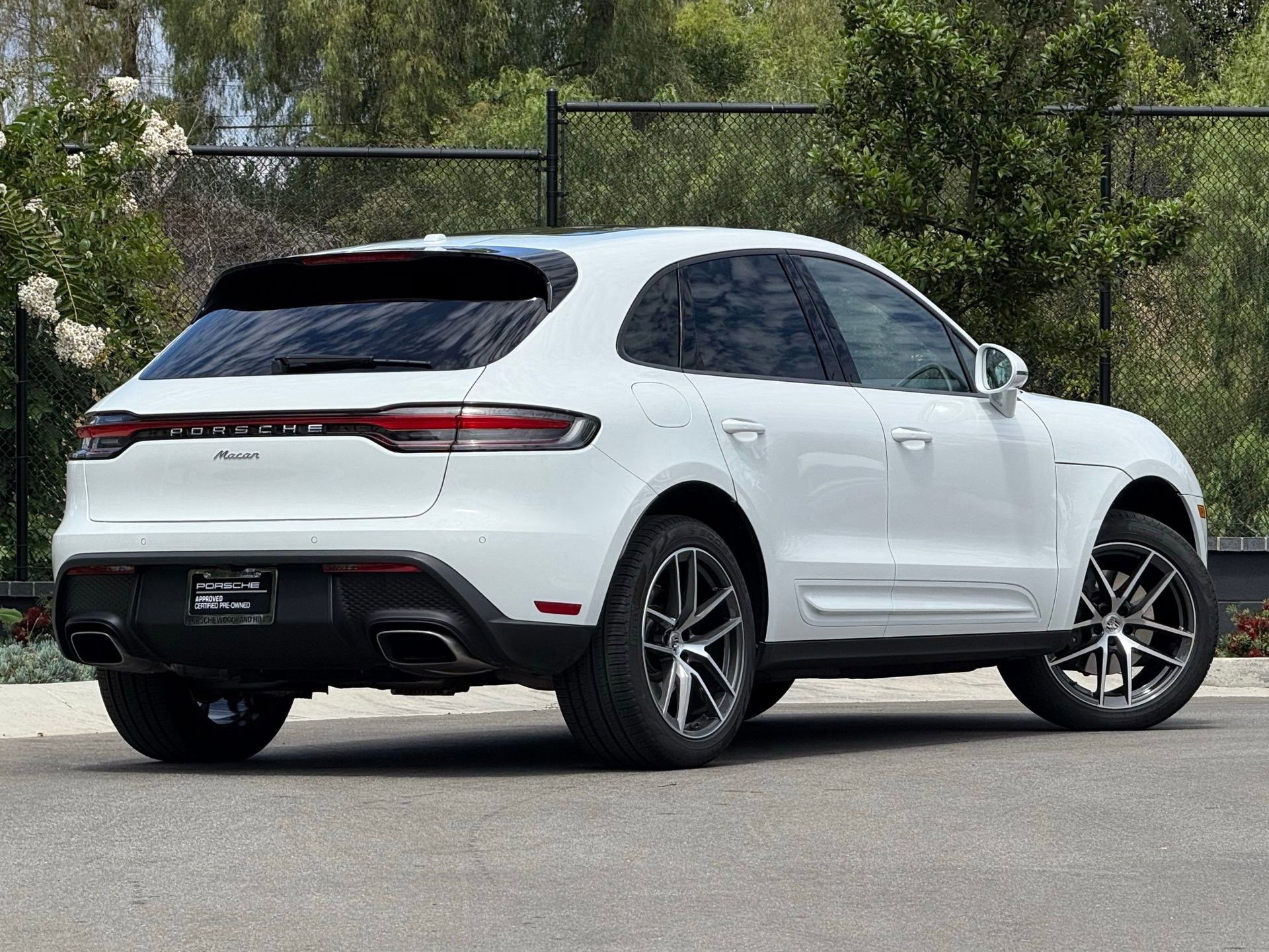Certified 2025 Porsche Macan image 7