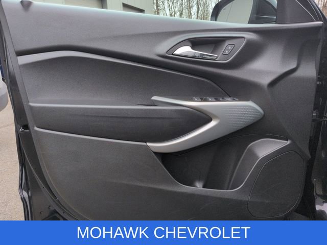 Used 2025 Chevrolet Trax RS w/ Driver Confidence Package image 21