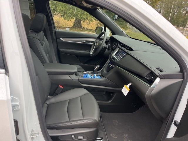 New 2025 Cadillac XT6 Luxury image 35