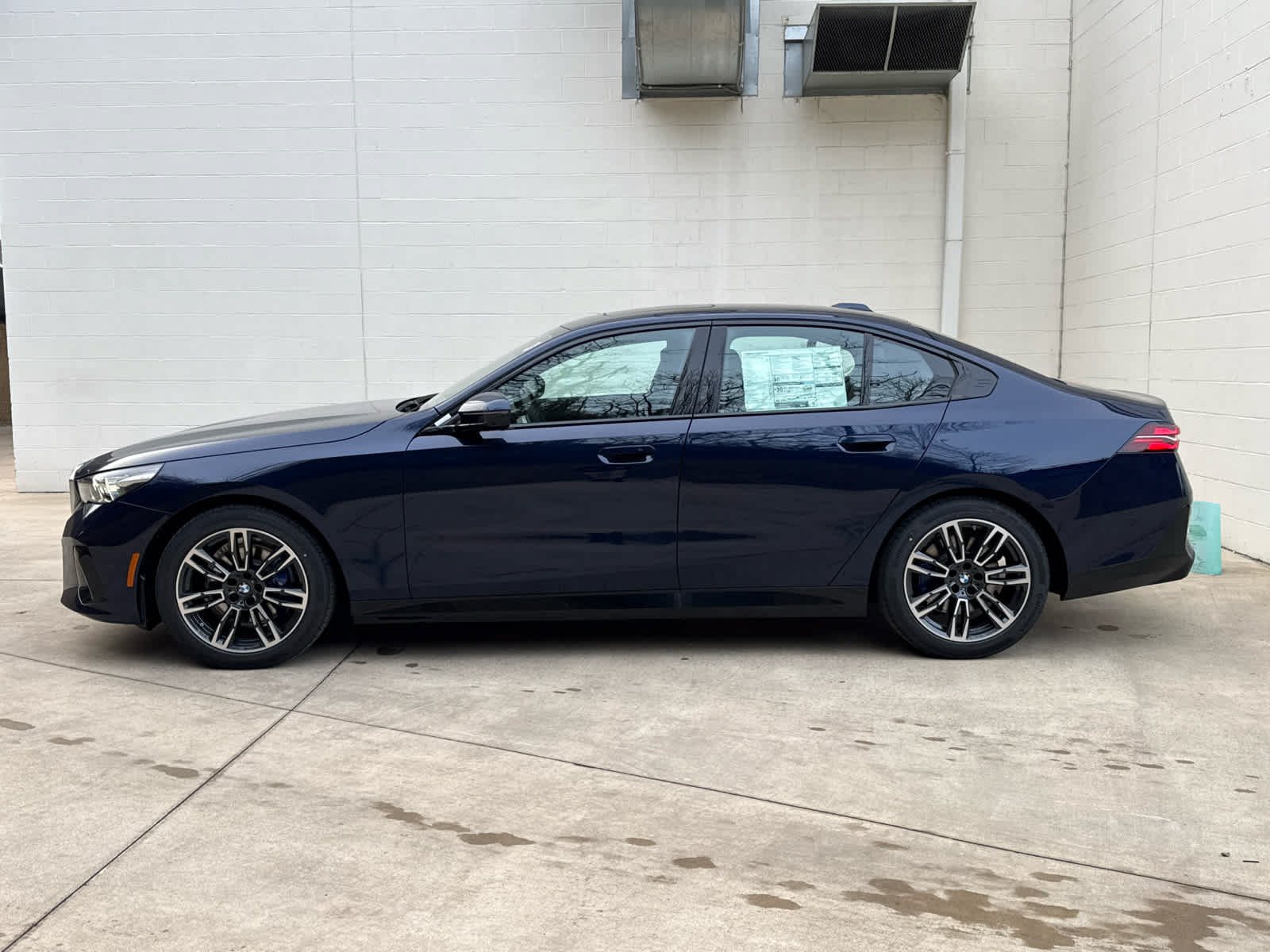 Used 2026 BMW 530i xDrive w/ M Sport Package AWD/4WD image 5