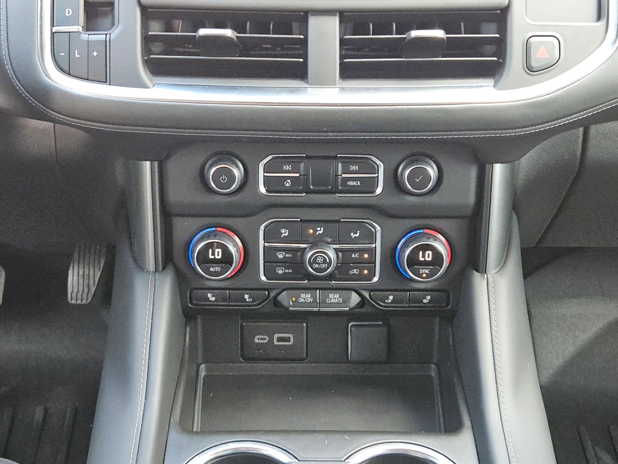 Certified 2024 Chevrolet Tahoe Z71 w/ Luxury Package image 19