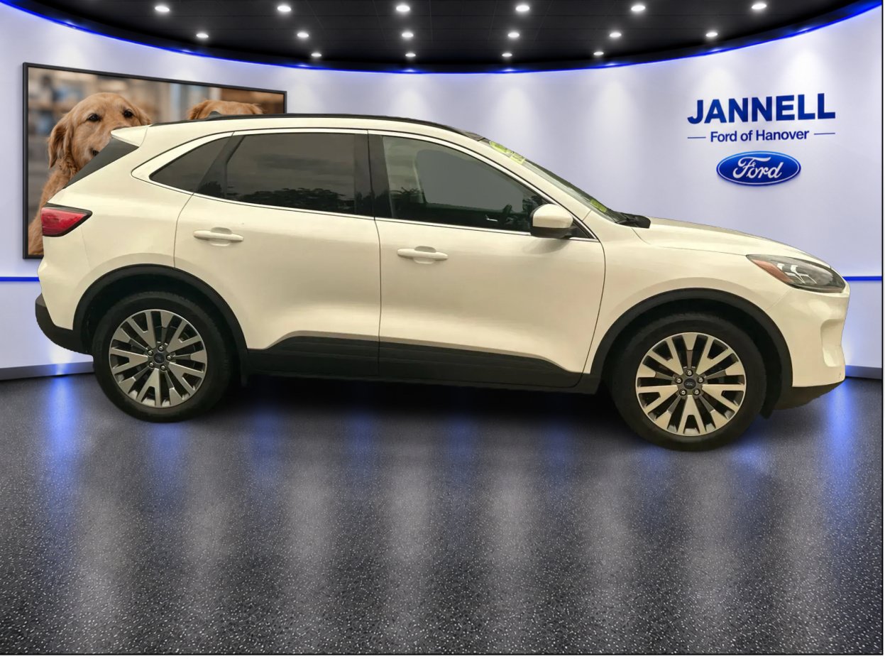 Used 2022 Ford Escape Titanium AWD/4WD image 4