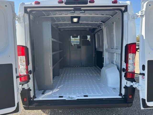 Used 2025 RAM ProMaster 2500 w/ Convenience Group image 12
