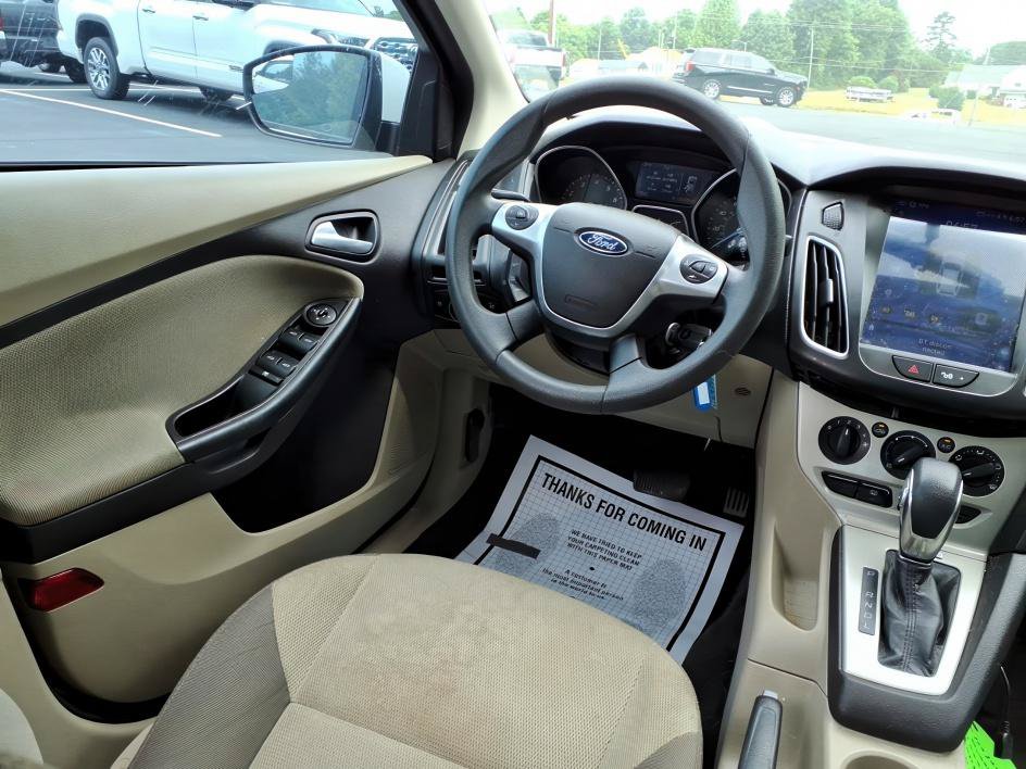 Used 2014 Ford Focus SE FWD image 13