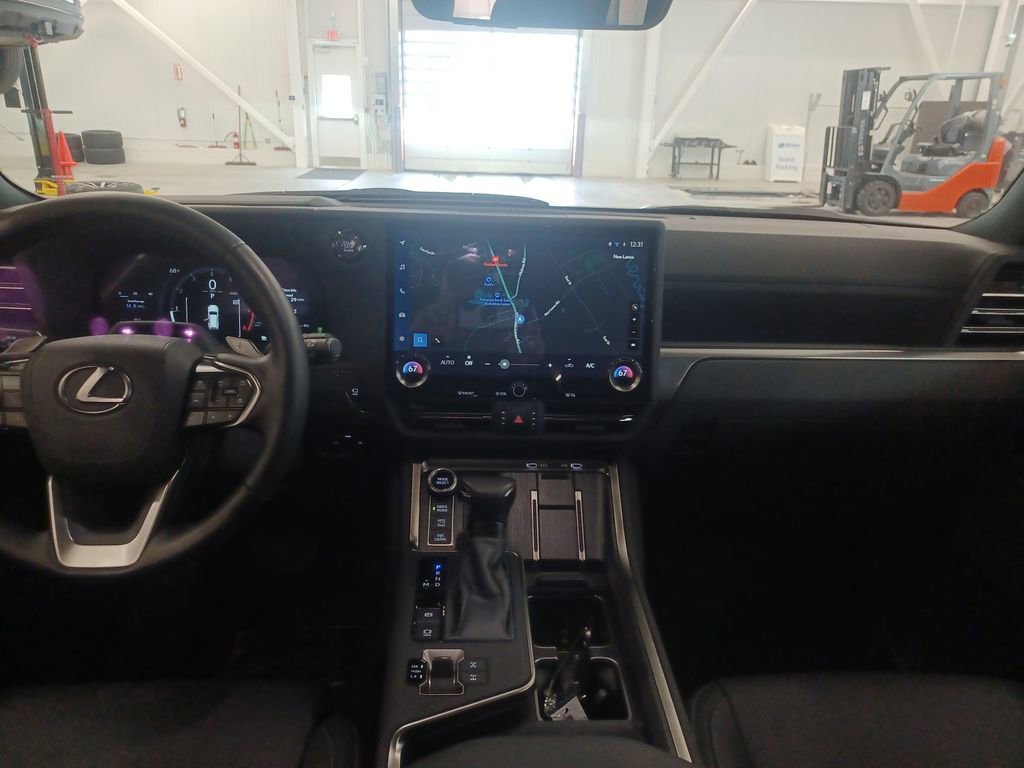 Used 2024 Lexus GX 550 image 13