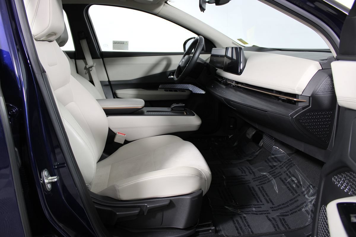 Used 2023 Nissan Ariya AWD image 12