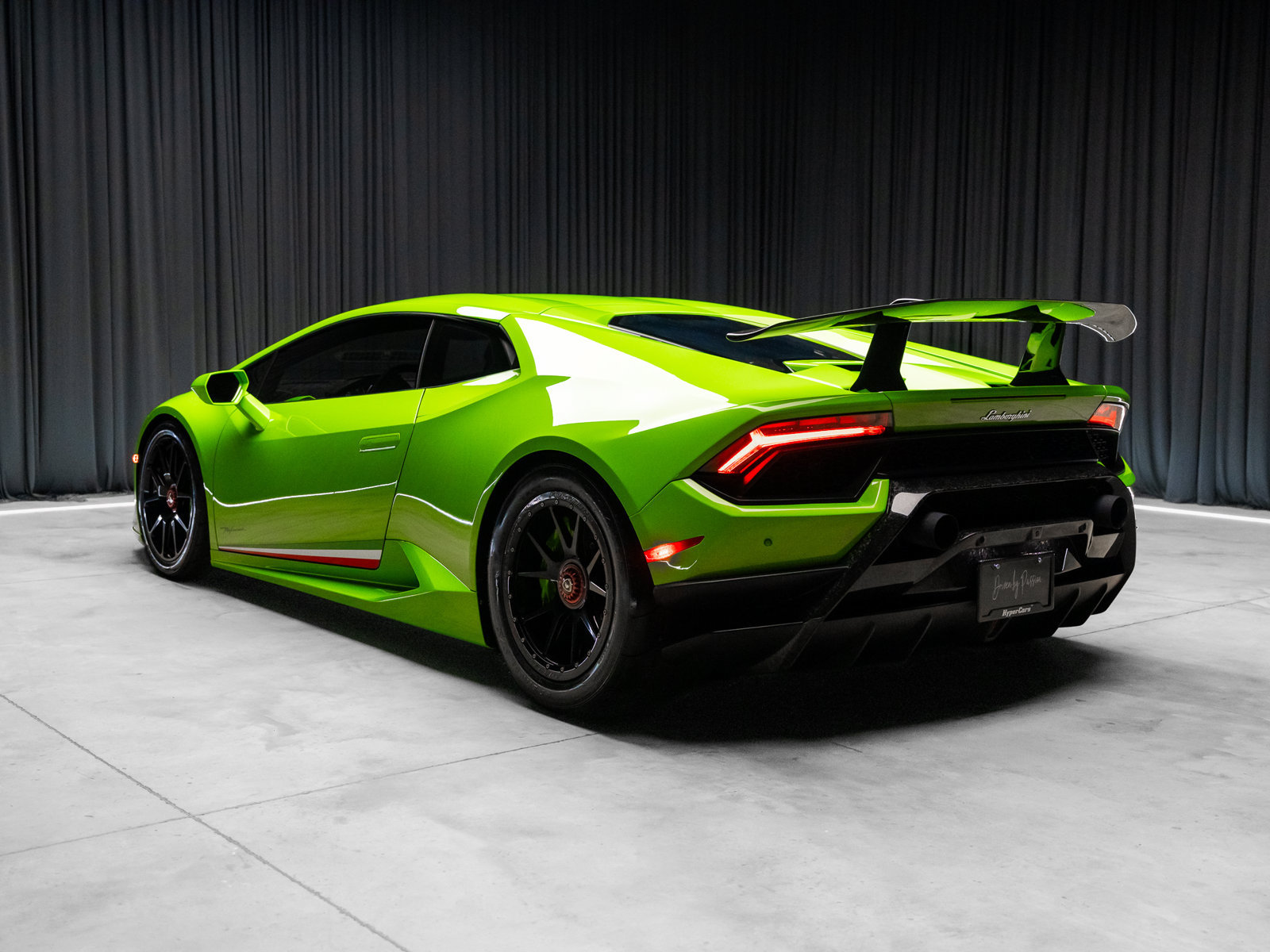 Used 2018 Lamborghini Huracan Performante AWD/4WD image 10