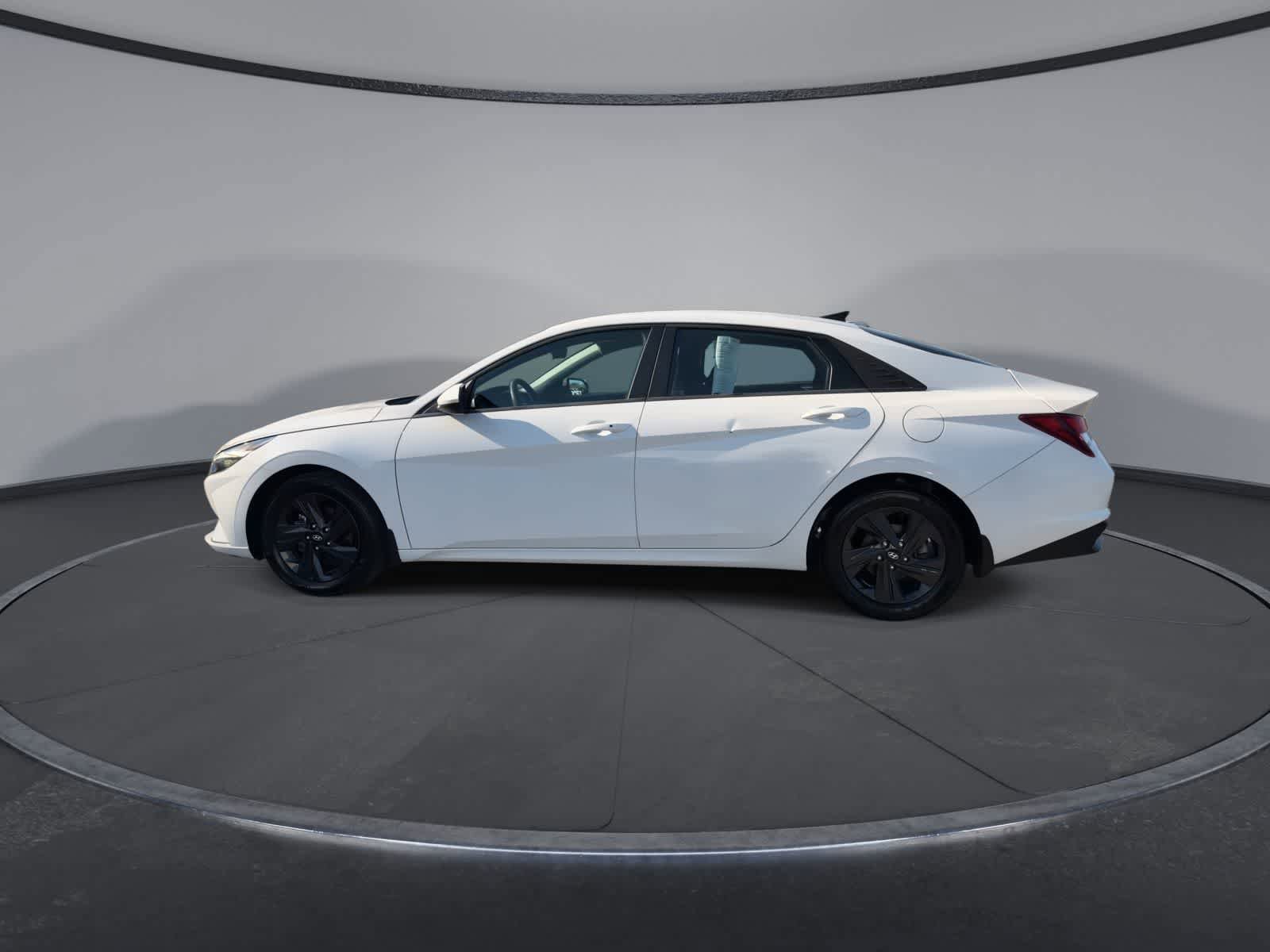 Used 2023 Hyundai Elantra SEL FWD image 5