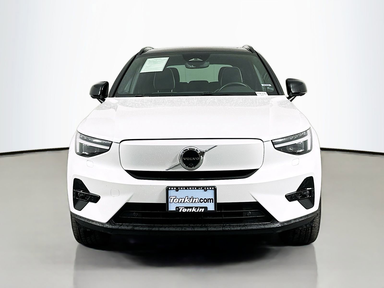 Used 2023 Volvo XC40 Recharge Ultimate w/ Protection Package Premier image 2