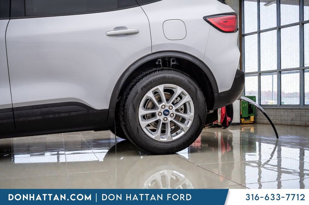 Used 2020 Ford Escape SE image 26