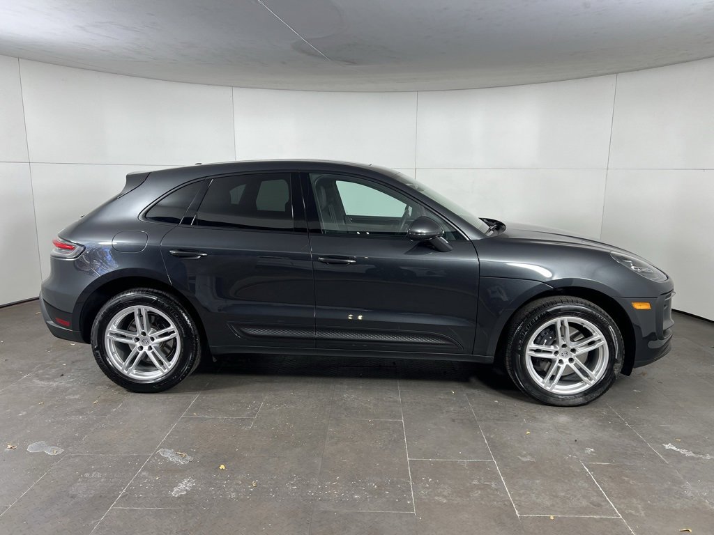 Used 2025 Porsche Macan image 8