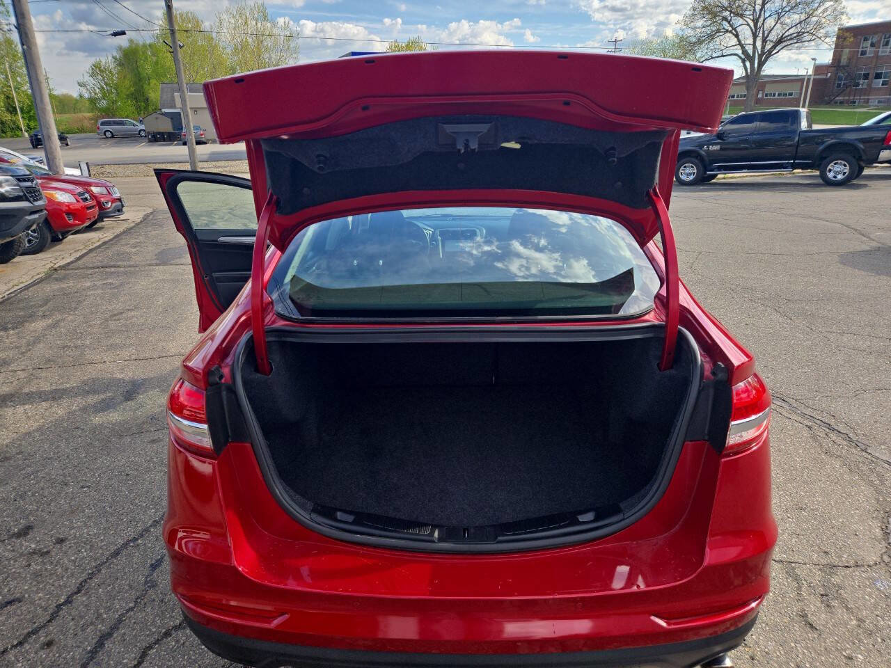 Used 2020 Ford Fusion SE FWD image 23