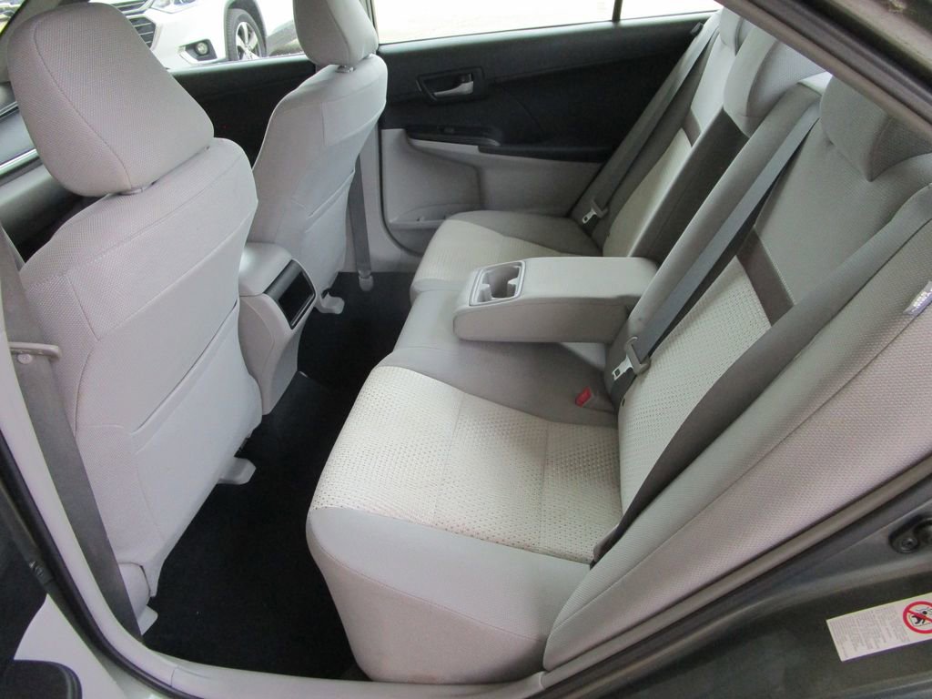Used 2012 Toyota Camry L image 15