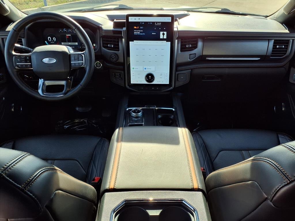 Used 2024 Ford Expedition Platinum image 9