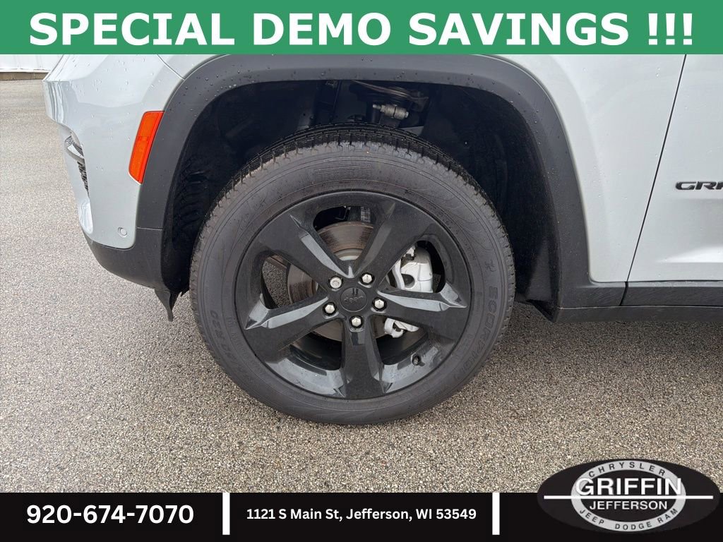 New 2025 Jeep Grand Cherokee Limited w/ Luxury Tech Group II image 11