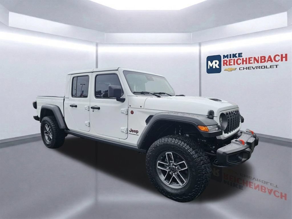 Used 2025 Jeep Gladiator Mojave w/ Technology Group AWD/4WD image 2