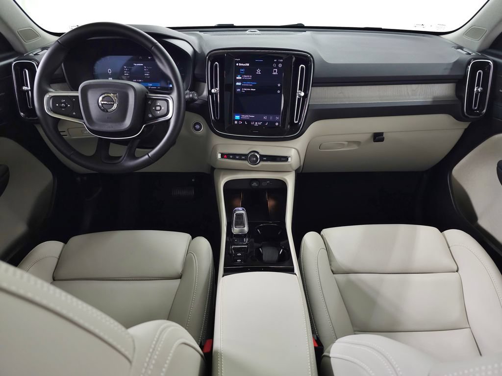 Certified 2025 Volvo XC40 B5 Ultra AWD/4WD image 15