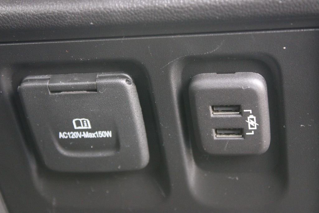 Used 2022 Chevrolet Traverse RS FWD image 32