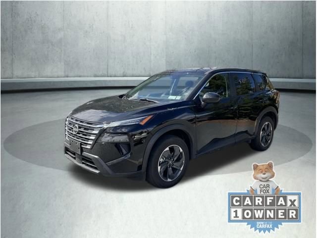 Used 2025 Nissan Rogue SV image 3