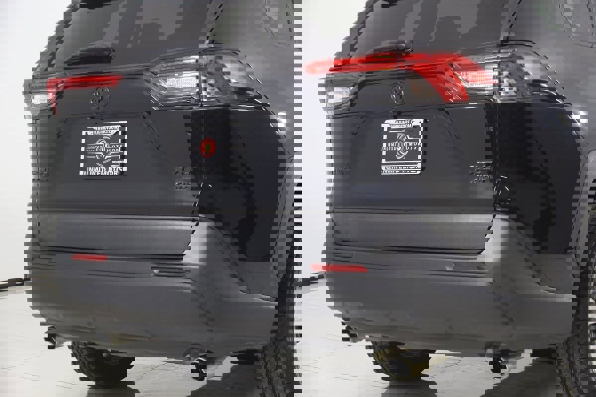 Used 2019 Toyota RAV4 XLE Premium image 40